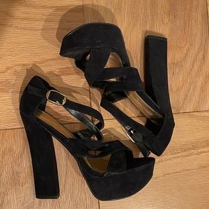 High heeled velvet shoes, size 9